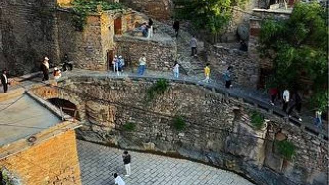 一镜到底，极致体验商业化冲击下的古村落，商业化的古村落比原汁原味的更有感觉