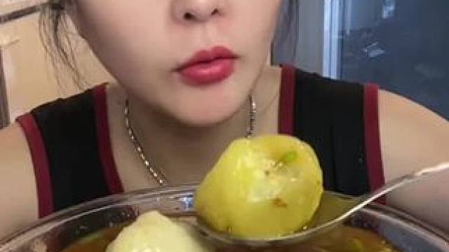 #哪些美食可以拯救没有食欲的日子 #今年要炫一种很新的月饼 #简简单单吃顿大餐 #不敢想象这一口多好