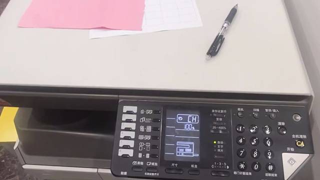 打印机警告指示灯一直闪烁…