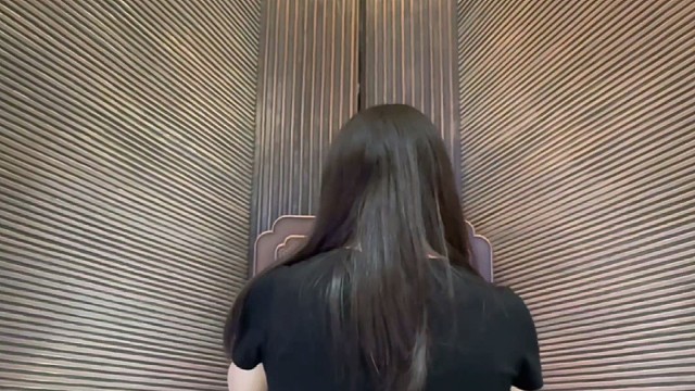 天然玉石打造而成的入户门。