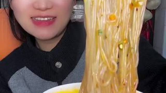 #嗦粉 #爆辣 #酸辣粉