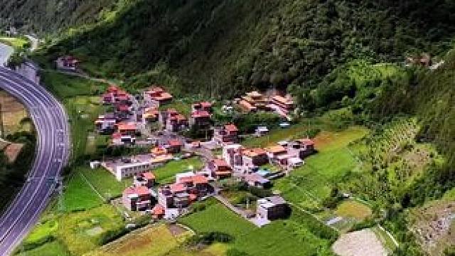 航拍川西马尔康市梭磨河谷的色尔米村#头条双星激励计划  #川西美景 #台地文明 #航拍家乡 #阿坝州