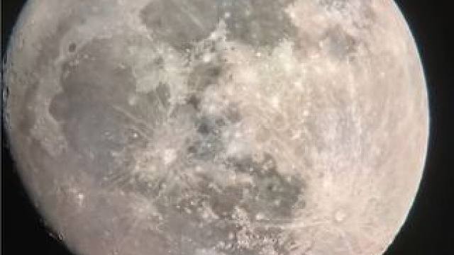 看着月亮想念你100-400焦点够不够 看着月亮想念你100-400焦点够不够#摄影知识 #寻找生活