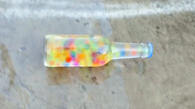 楼梯滚瓶子爆破解压时刻