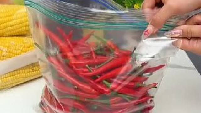 自从用了这个#密封保鲜袋 ，我家的冰箱干净又整洁，既保鲜又不串味#食物保鲜 #冰箱收纳 #密封袋 #