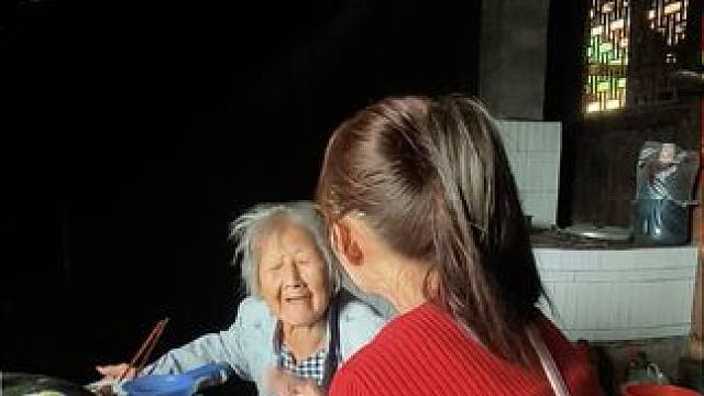 又是一年中秋节，每逢佳节倍思亲，今天受粉丝之托来看望他的家人！老人家很善良也很好客，说要给我做饭吃，