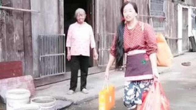 山卡卡里的农村大姐学费了开直播每天收获满满您还在恐播怕播不敢开播开播了不知说什么吗#记录真实生活 #