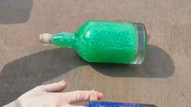 楼梯滚瓶子爆破解压时刻