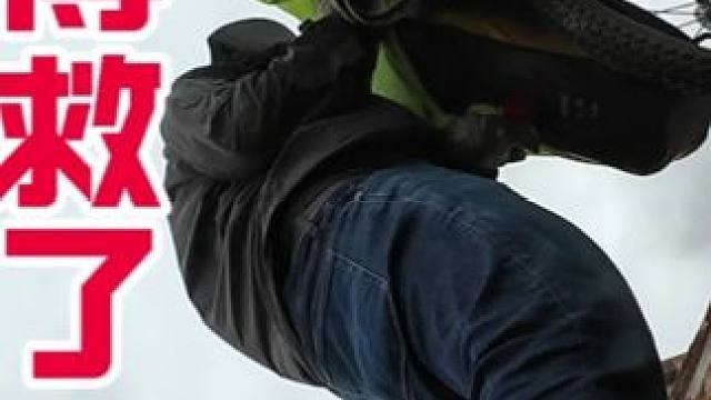 骑行内蒙古，遇七级大风顶着逆风，体力耗尽时奇迹出现了#骑行vlog #骑行内蒙古 #户外 #沙漠戈壁