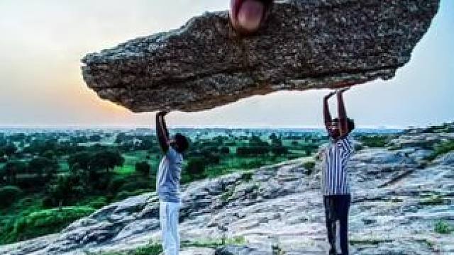 巨石创意自拍技巧分享#拍摄技巧 #手机拍摄技巧 #拍照姿势 #干货分享 #实用拍照小技巧