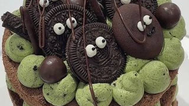 沉浸式做蛋糕｜抹茶奥利奥奶油➕芋泥
#人气蛋糕推荐 #烘焙人的日常 #谁懂这一口的