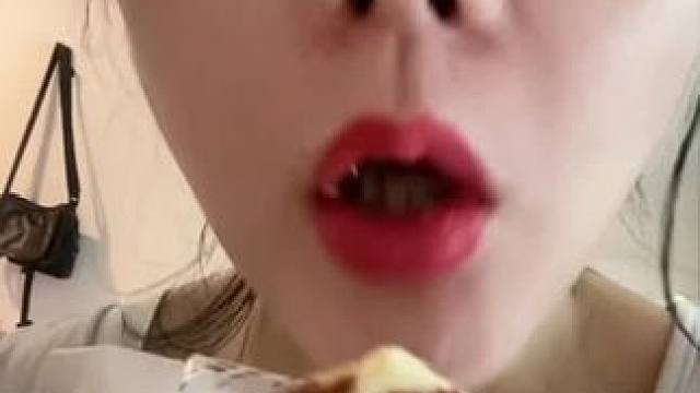 #哪些美食可以拯救没有食欲的日子 #不敢想象这一口多好吃 #各地特色月饼上分大赛 #从来没吃过这么好