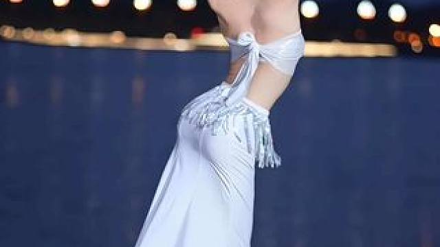 月圆家满 阖家团圆#傣族舞 #国舞争锋 #中秋和月亮跳支舞