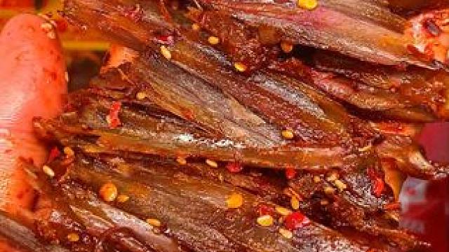 一口下去嚼劲十足，卤的特别入味，香香辣辣真的太上头了#追剧小零食 #无辣不欢 #好吃到停不下来