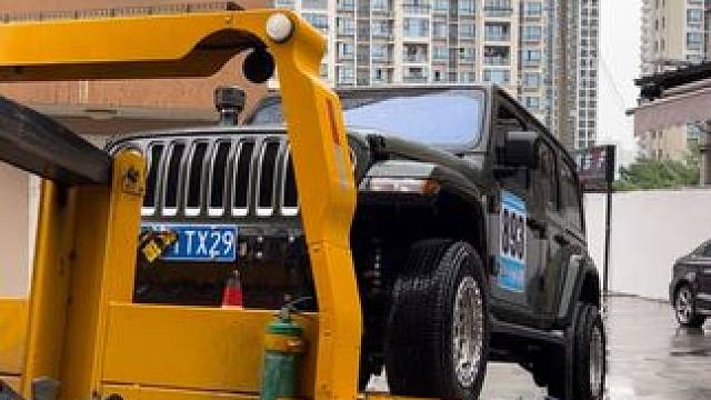 粉丝来回拖车700公里为#牧马人 刷写EF特调程序，驾驶轻快有力，稳定且耐用。#EF中国 #动力升级