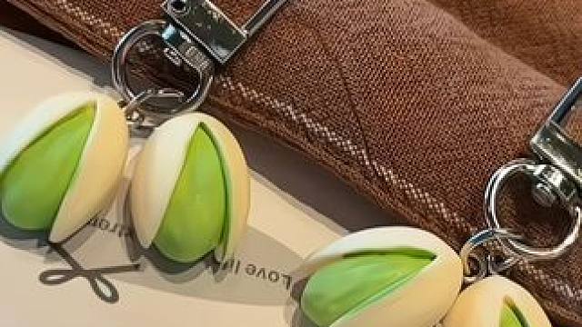 他总说我是个小哭包，送这个挂件希望我变成开心果天天开心 ！#挂件 #学生党平价安利 #情侣#超便宜超