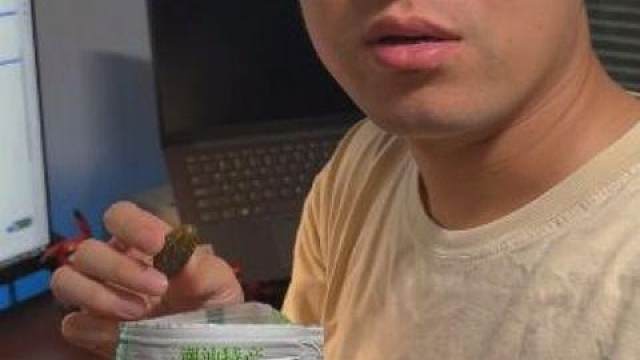 现在呼完来一颗榄子，又甘又润，岂不是美滋滋？#零食 #橄榄 #甘草橄榄 