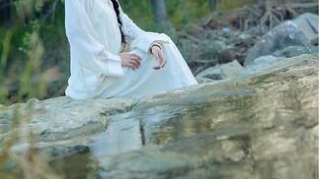 不起眼的小河边怎样拍出静怡自由感的情绪照片｜小灰教学 #情绪片写真 #每个镜头都有它的故事 #拍出电