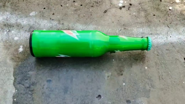 楼梯滚瓶子爆破解压时刻