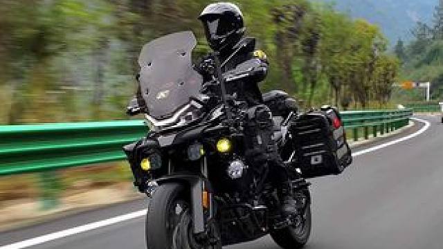 铝合金三箱好看，还是边包好看？ #800mt #机车