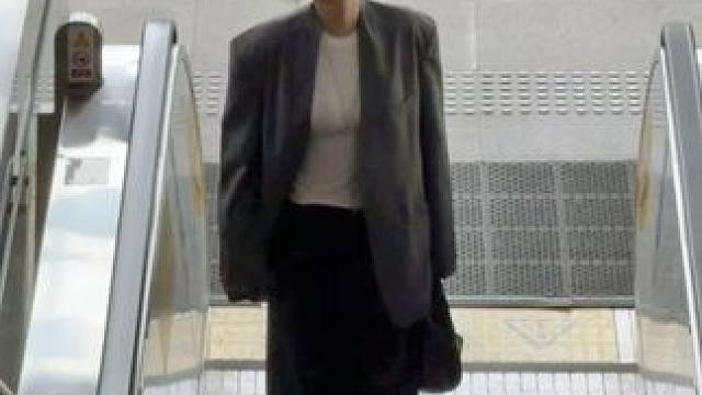 成为地铁执行任务的一日女特工️#地铁氛围感视频 #今天穿什么 #等等我先摆好造型