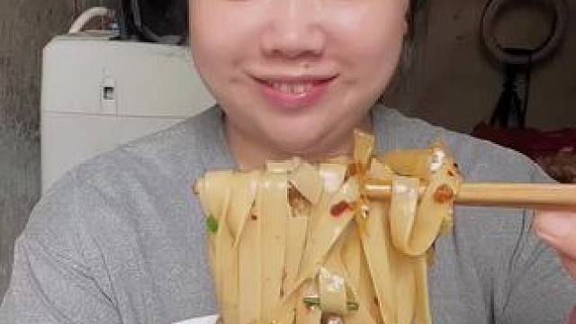 开饭，今天又是苦荞面条#大口吃面过瘾 #吃饭了 #家常便饭开吃了