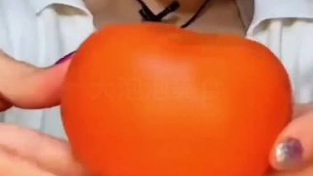 #吃柿子 #火晶柿子 #新鲜应季水果 #现摘现发新鲜到家 #快来一起尝个鲜