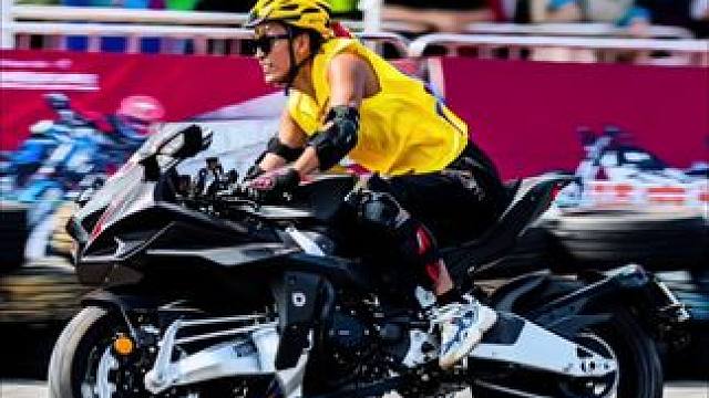 竟然有老铁怀疑我这台比摩塔h2是摆设！那就干吧！#重庆摩博会 #c弯出道