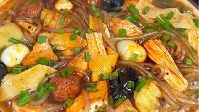 就喜欢吃这个香喷喷，热乎乎的砂锅菜，配上米饭或者馒头真的太过瘾了#砂锅菜