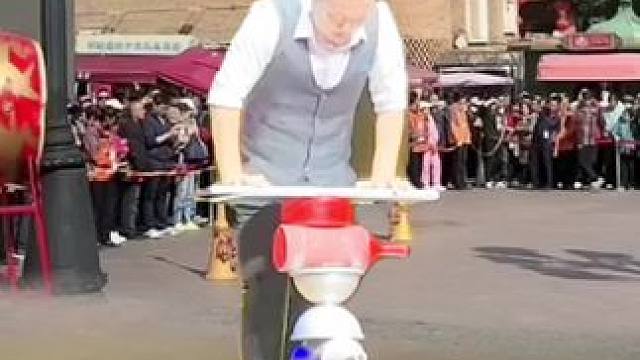 这高空杂技表演精彩又惊险