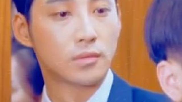 刚毕业的女大学生第一天来公司上班，不料竟撞上了霸道总裁，从此开启了不一样的人生#因为一个片段看了整部