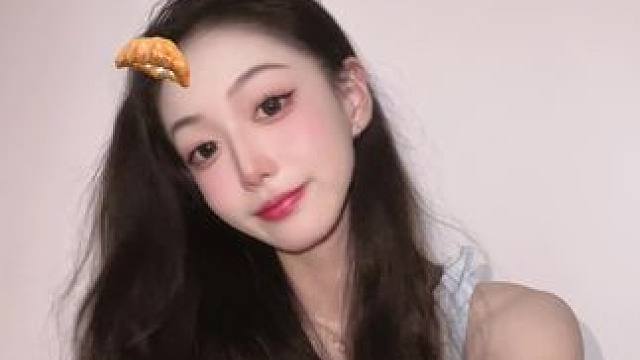 拍了很多遍，最后选了第一遍#今天长这样 #我今天长这样 #中秋节快乐