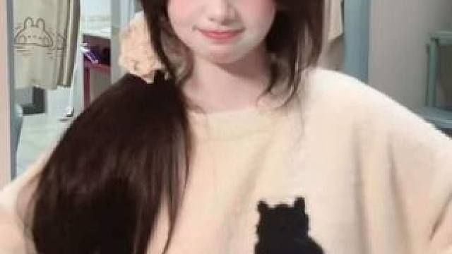 如果有特别粘你的小猫 那一定是我变的( ˵>ㅿ<˵)#甜甜的手势舞 #甜妹