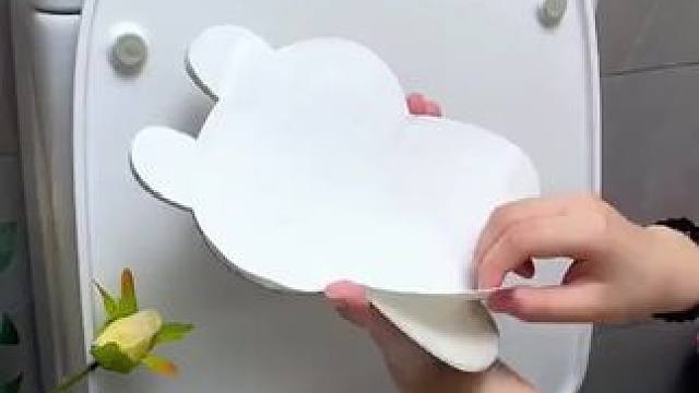 家里马桶贴上这个#香薰贴，整个卫生间都是香香的，味道清新不刺鼻，每个图案都很可爱，当作装饰也不错 #