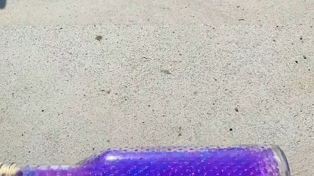 楼梯滚瓶子爆破解压时刻