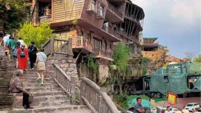 高家台，又称“画家村”，写生基地，位于河南林州太行大峡谷的石板岩镇，前往猪叫石，山西平顺井底村必经之