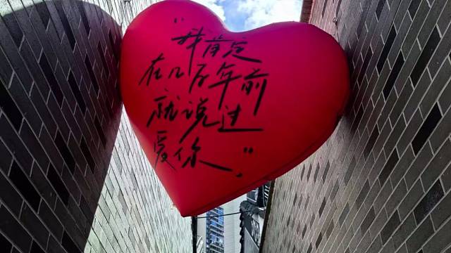 不知天上宫阙，今夕是何年