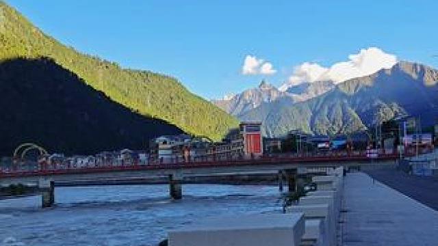 #这个秋天总要出去看看山水吧 #感受大自然的气息和美景 #生活不止眼前的苟且还有诗和远方 #不小心拿