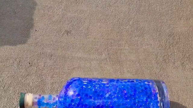 楼梯滚瓶子爆破解压时刻