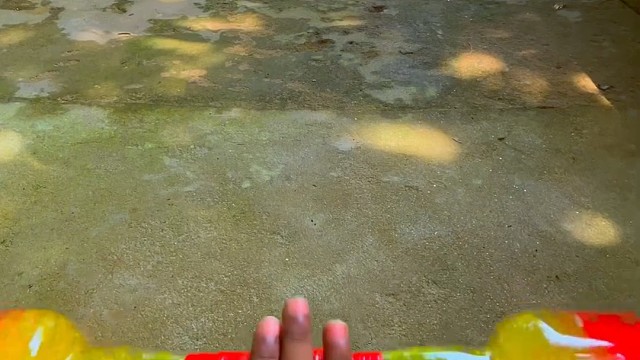 楼梯滚瓶子爆破解压时刻