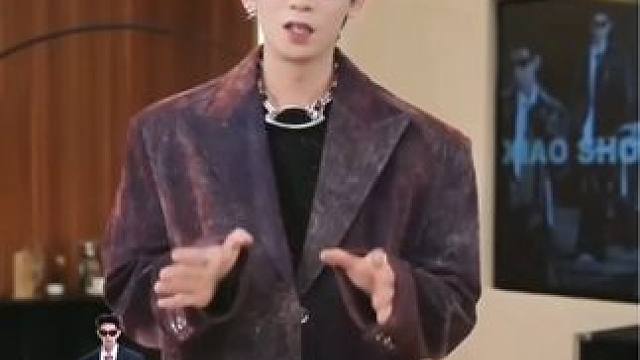 植绒牛仔跟西装的结合，特别是背后太炸裂了 #穿出高级感 #脊骨植绒西服 #小瘦子男装