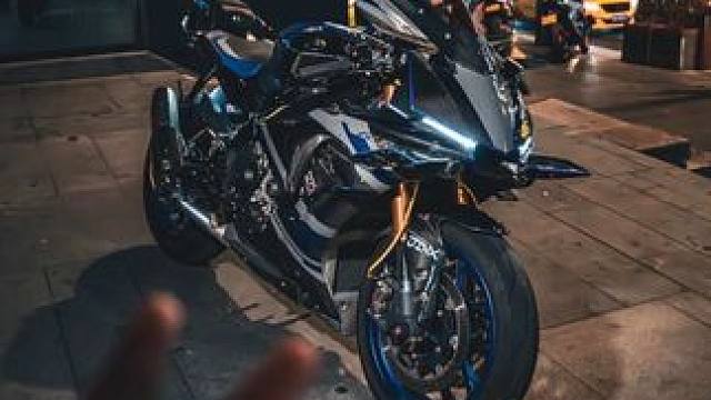 一台车存在的意义是陪伴 你们还记得曾经那台让你记忆最深的车吗 #2024重庆摩博会 #雅马哈r1