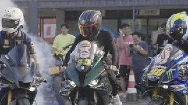 年年的重庆摩博会都要给自己帅到了#机车摄影 #重庆摩博会 #雅马哈r1m #pspower93