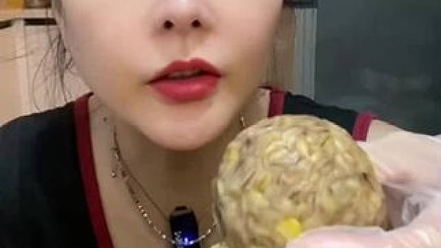 9.99个❤️ #不敢想象这一口多好吃 #从来没吃过这么好吃的东西 #南方人是怎么吃月饼的 #妈呀太