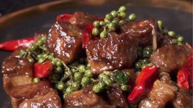 在家也能做麻辣鲜香的爆炒牛肉粒，味道完全不输店里哦！