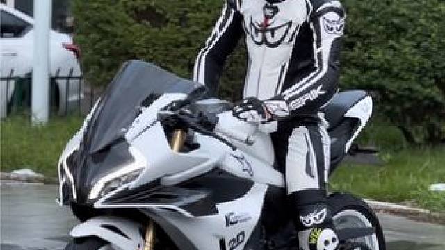 骑春风摩托娶漂亮老婆#春风450srs #春风450改装 #机车