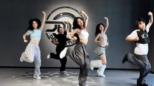 最近的舞都有点费腿呀！#Debut #katseye #kpop #翻跳 #舞蹈课堂随拍