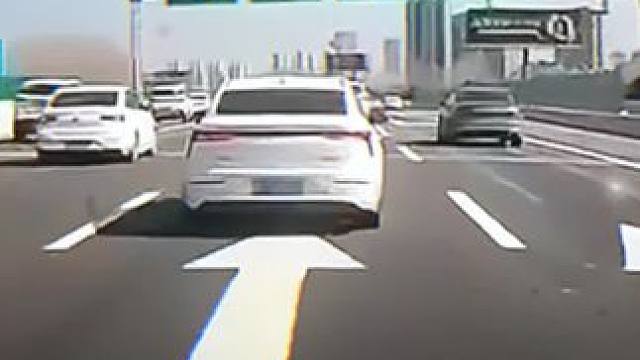 “怎么转身又是一阵心疼”#开车 #老司机 #开车技巧