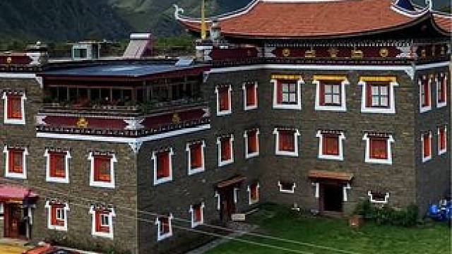 一路向西，目之所及的藏寨风景#风景如画的地方  这才是生活该有的样子#捕捉身边的美