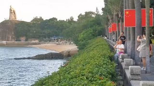 蓝色的海水波浪真漂亮！#手机摄影 #鼓浪屿 #手机摄影 。